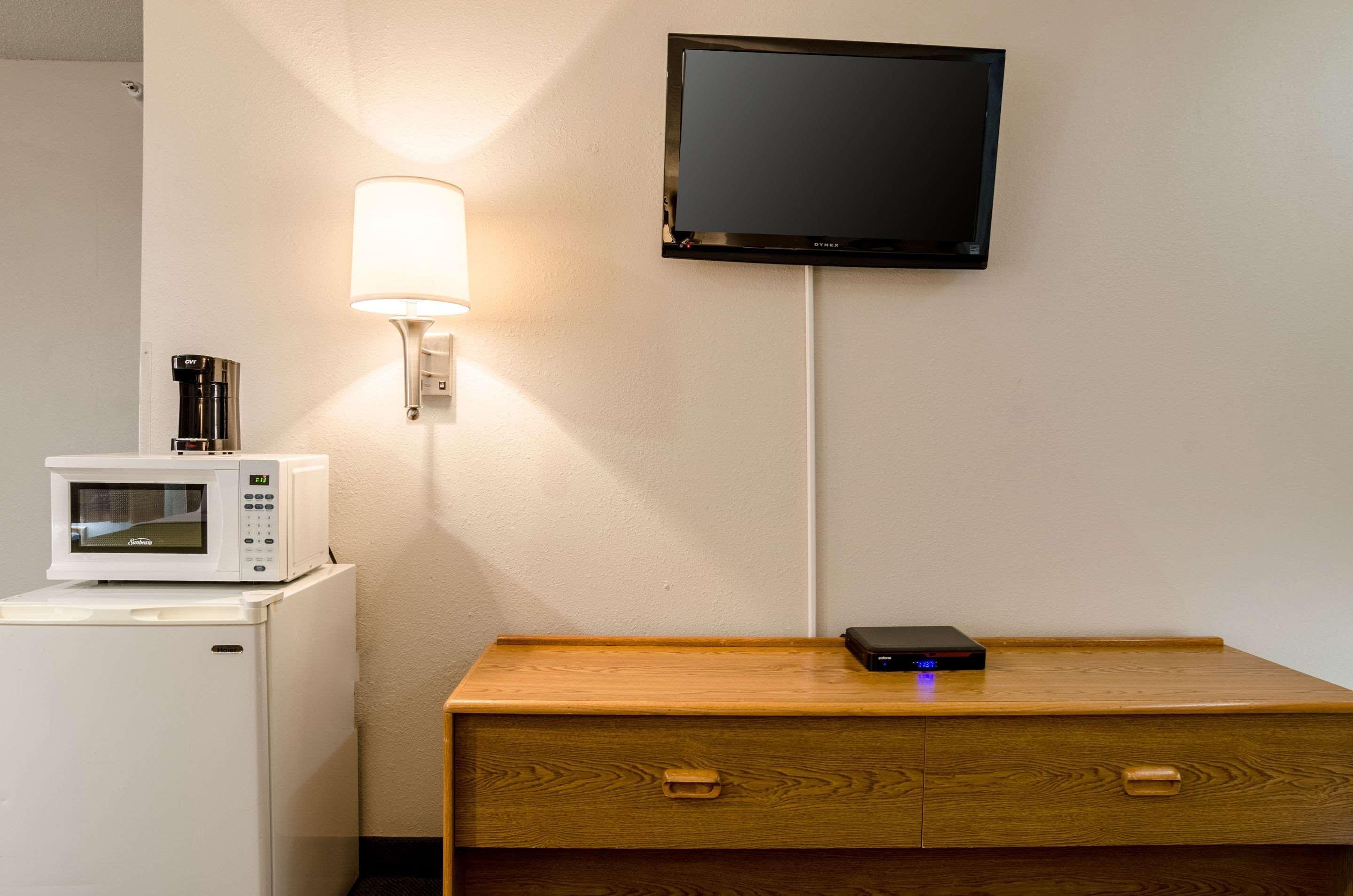 Rodeway Inn Ainsworth Экстерьер фото