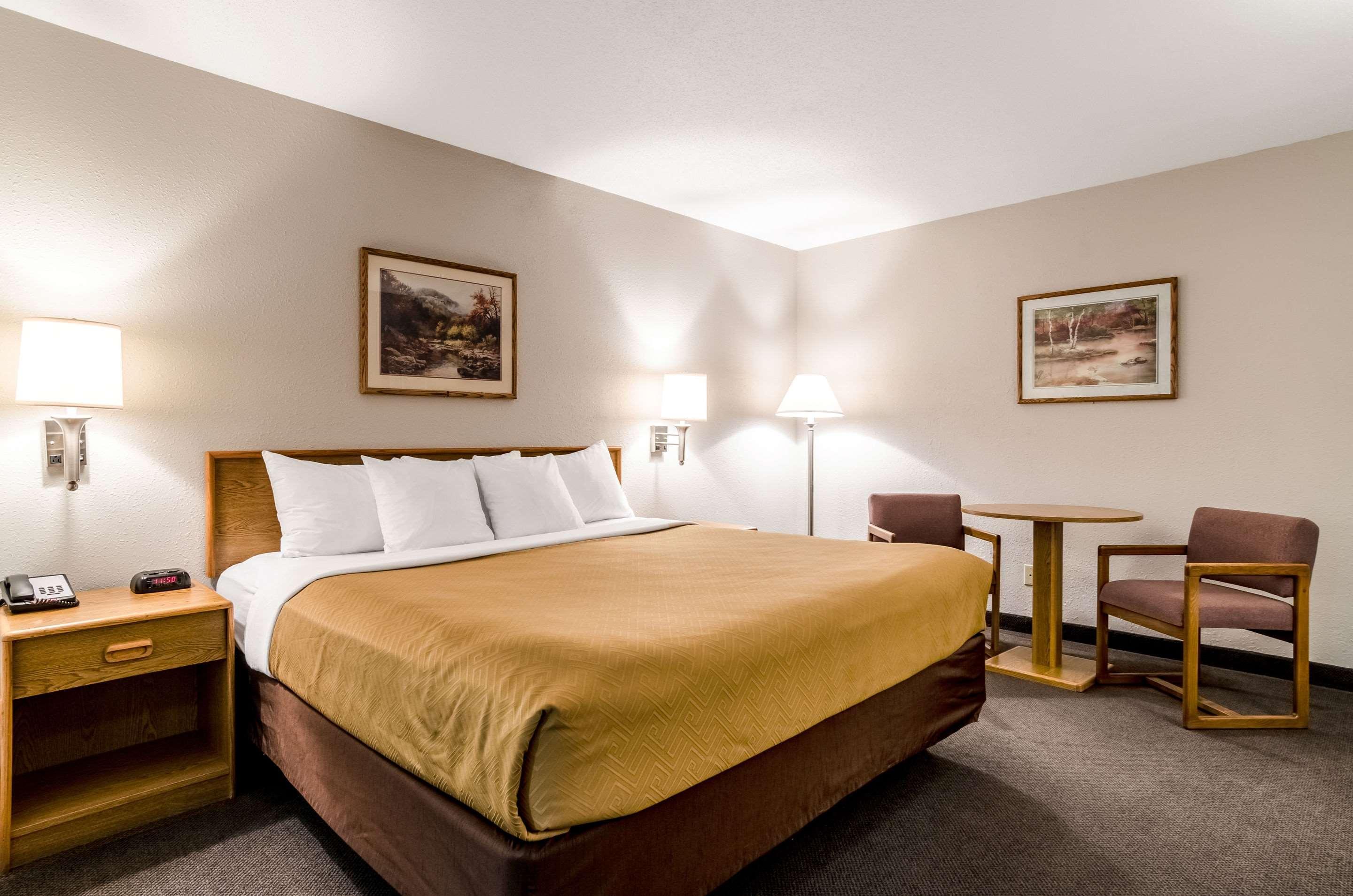Rodeway Inn Ainsworth Экстерьер фото