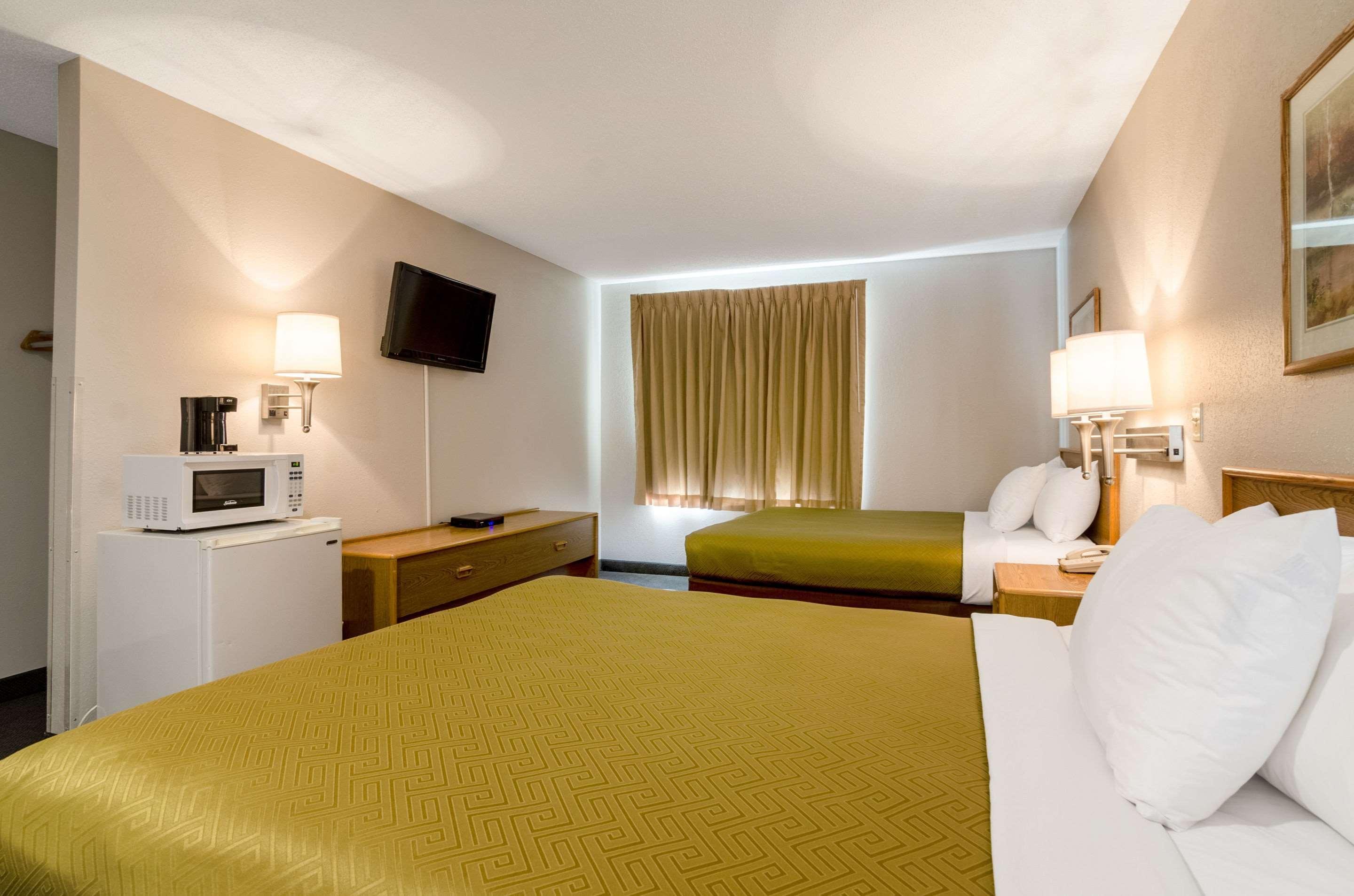 Rodeway Inn Ainsworth Экстерьер фото