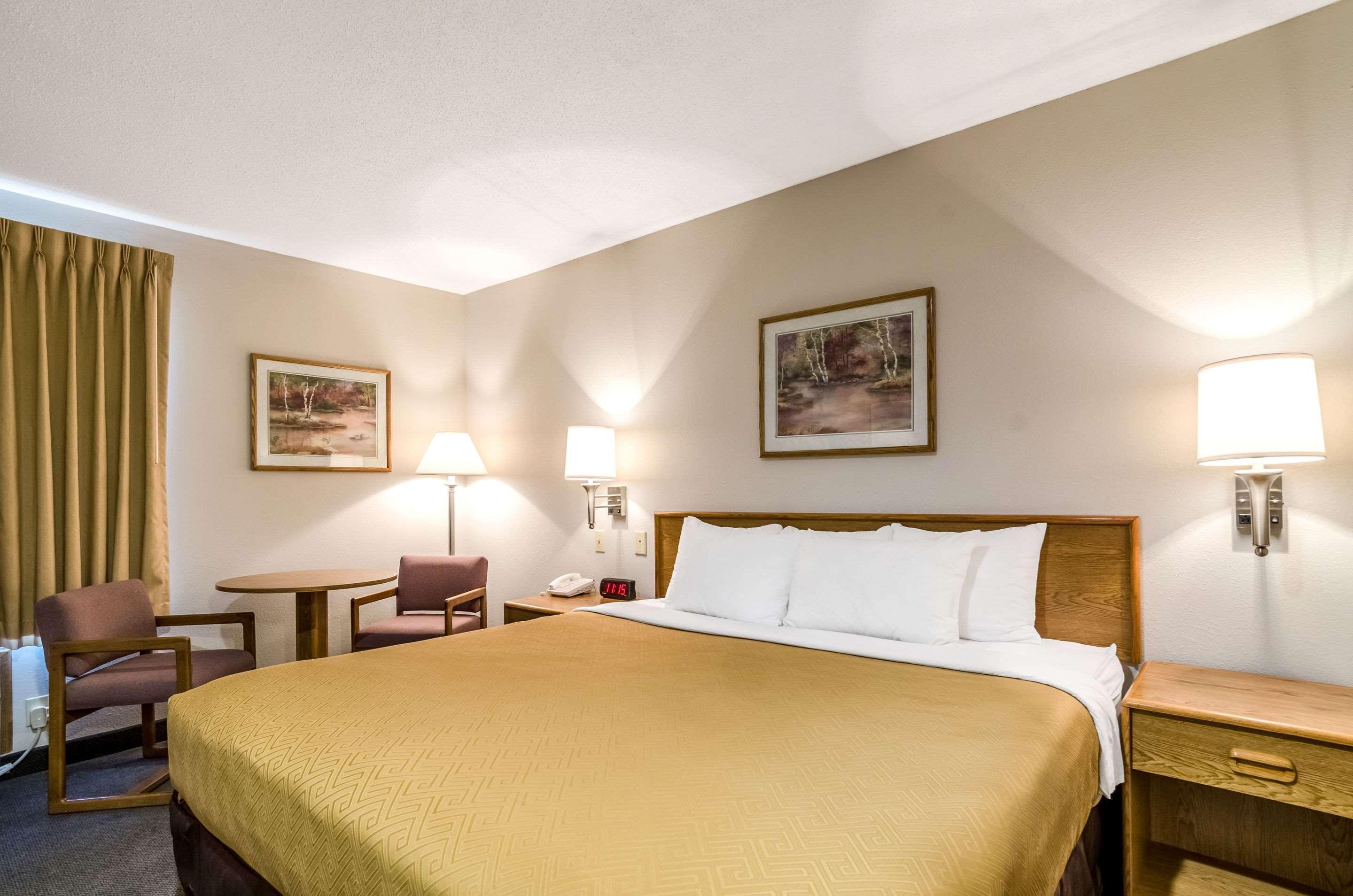 Rodeway Inn Ainsworth Экстерьер фото