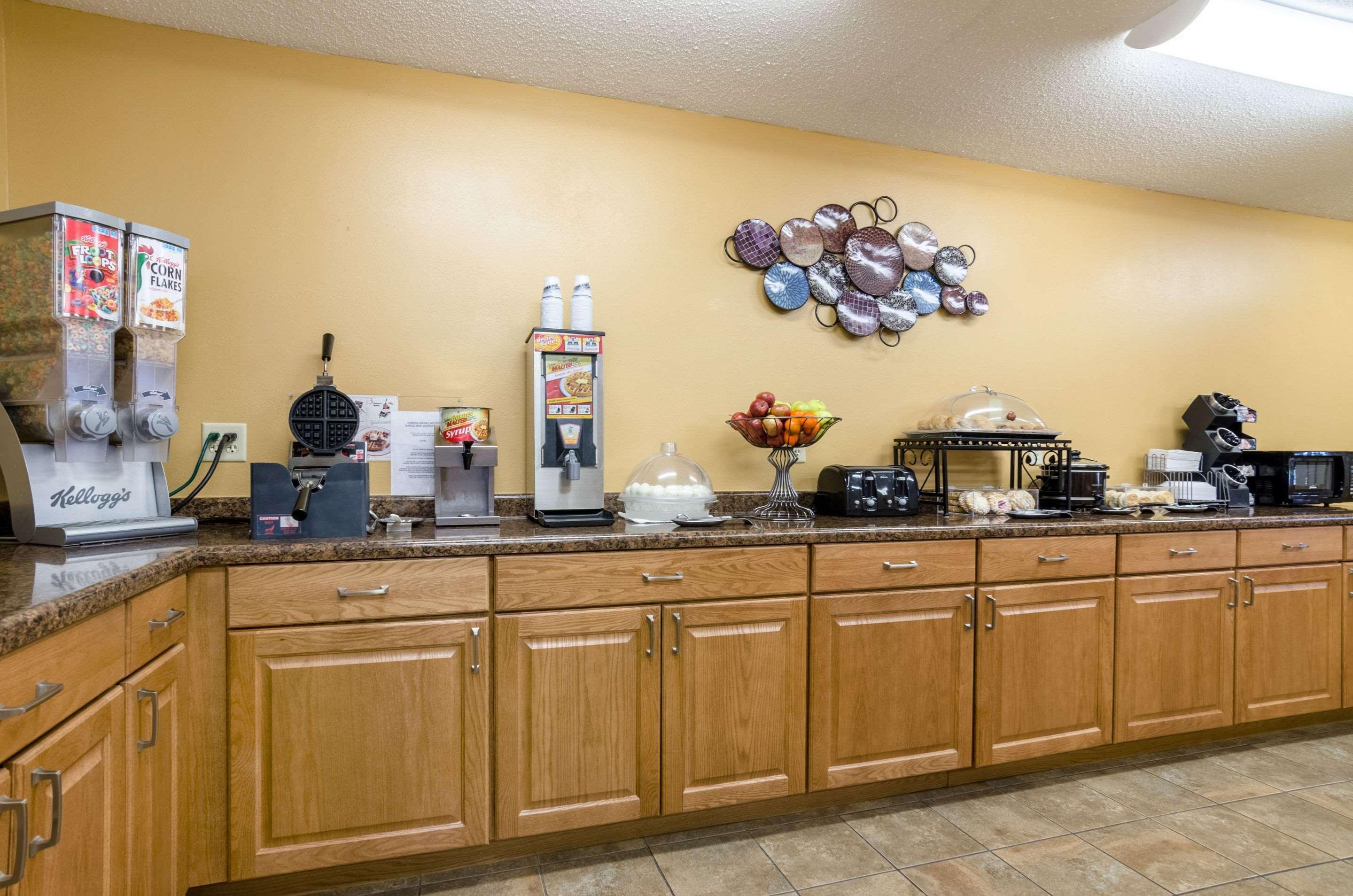 Rodeway Inn Ainsworth Экстерьер фото