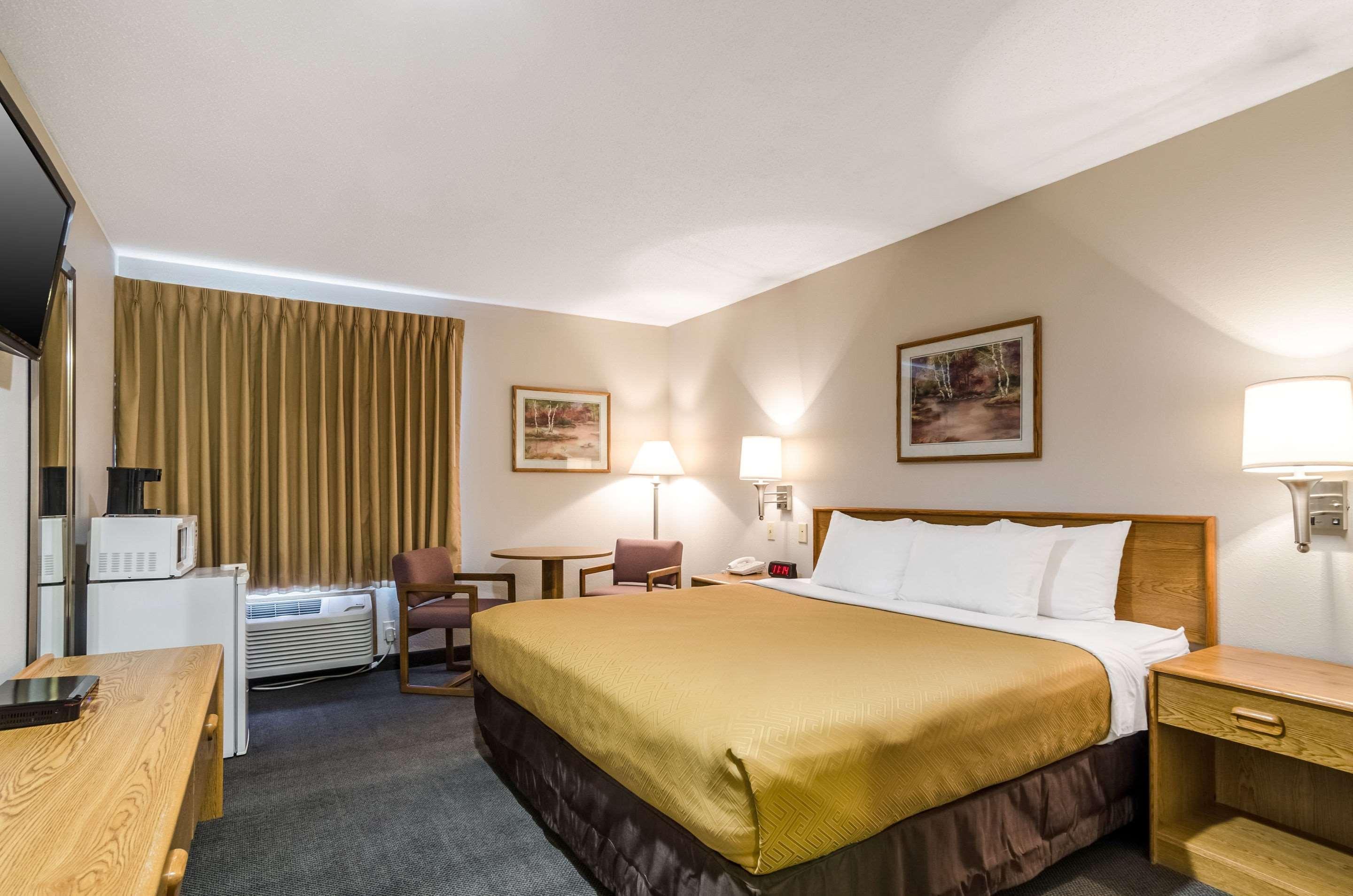 Rodeway Inn Ainsworth Экстерьер фото