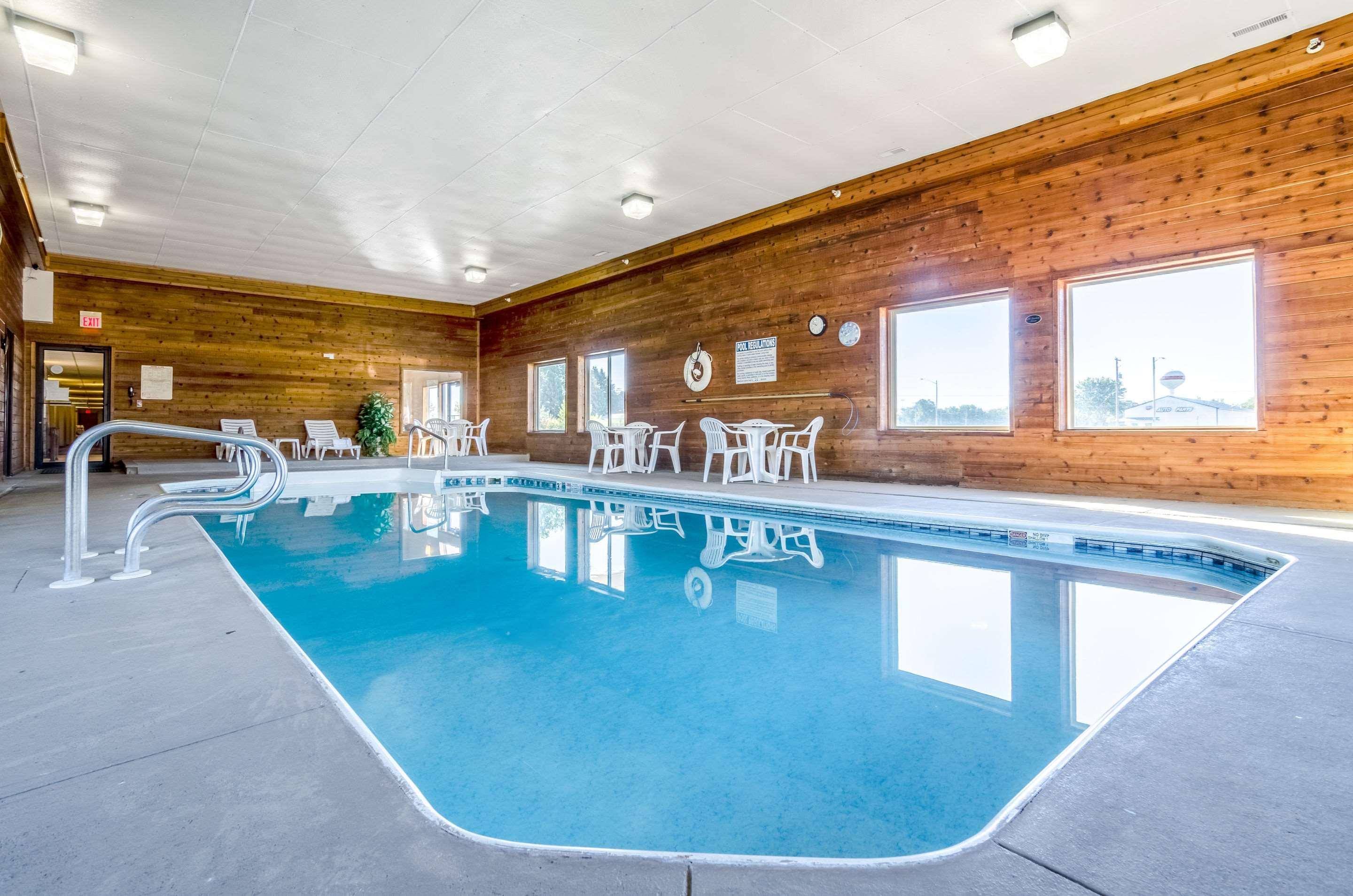 Rodeway Inn Ainsworth Экстерьер фото