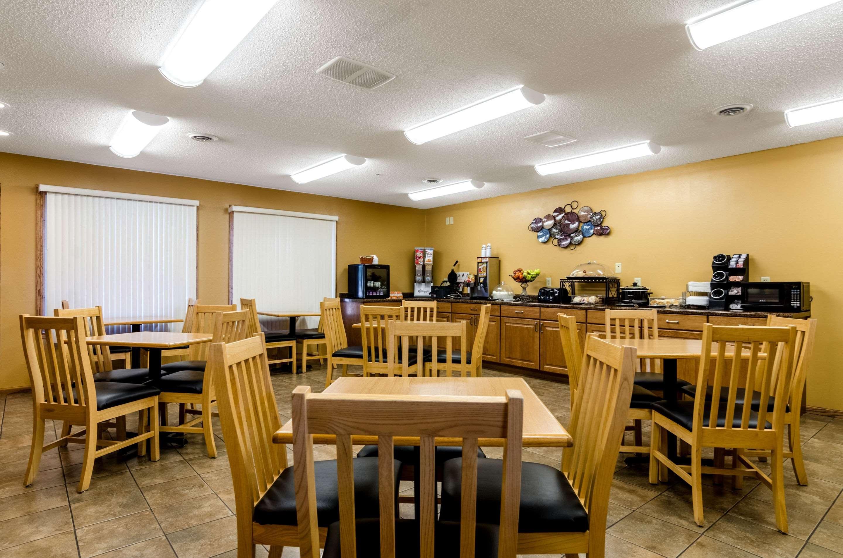 Rodeway Inn Ainsworth Экстерьер фото