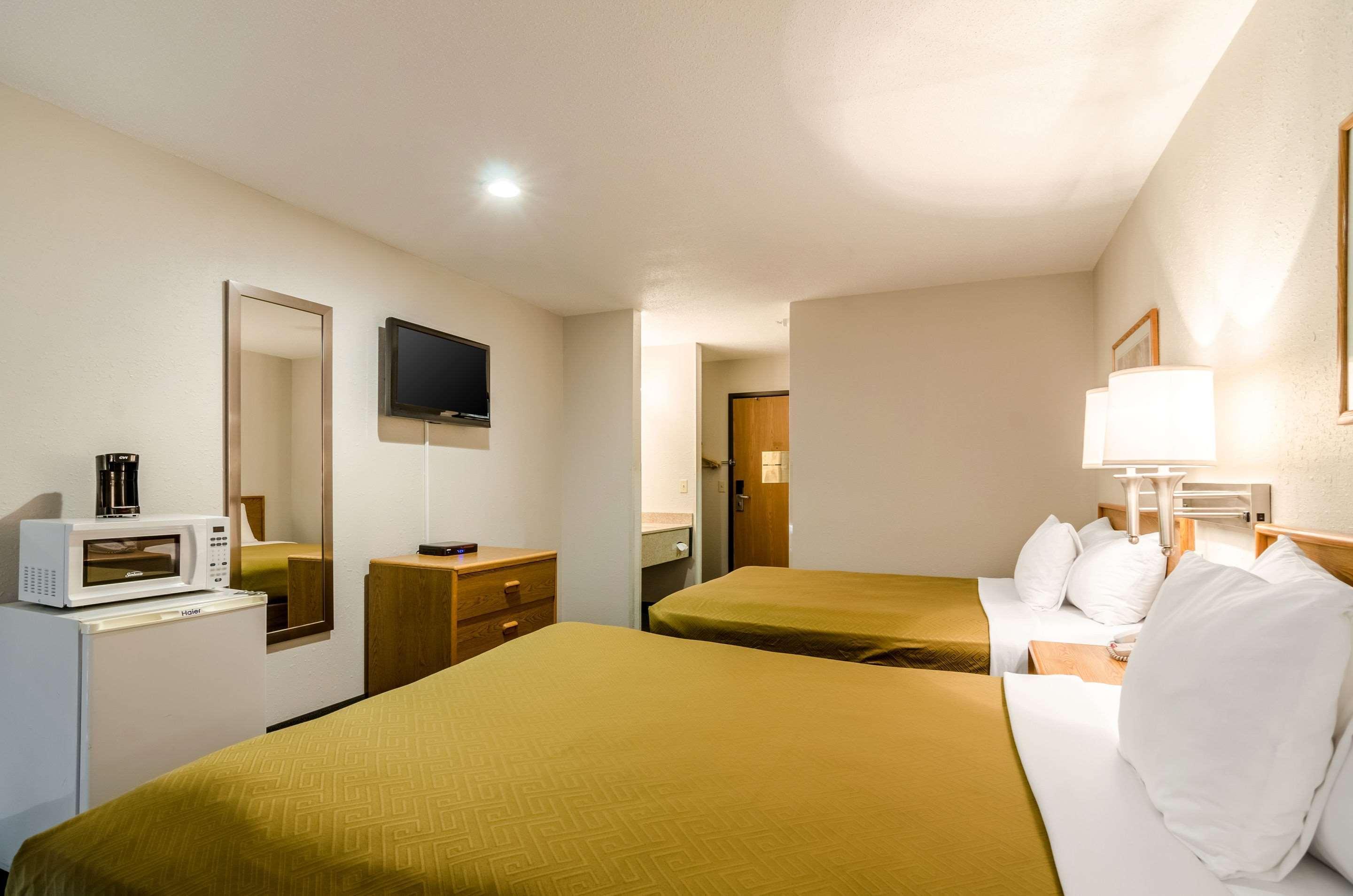 Rodeway Inn Ainsworth Экстерьер фото