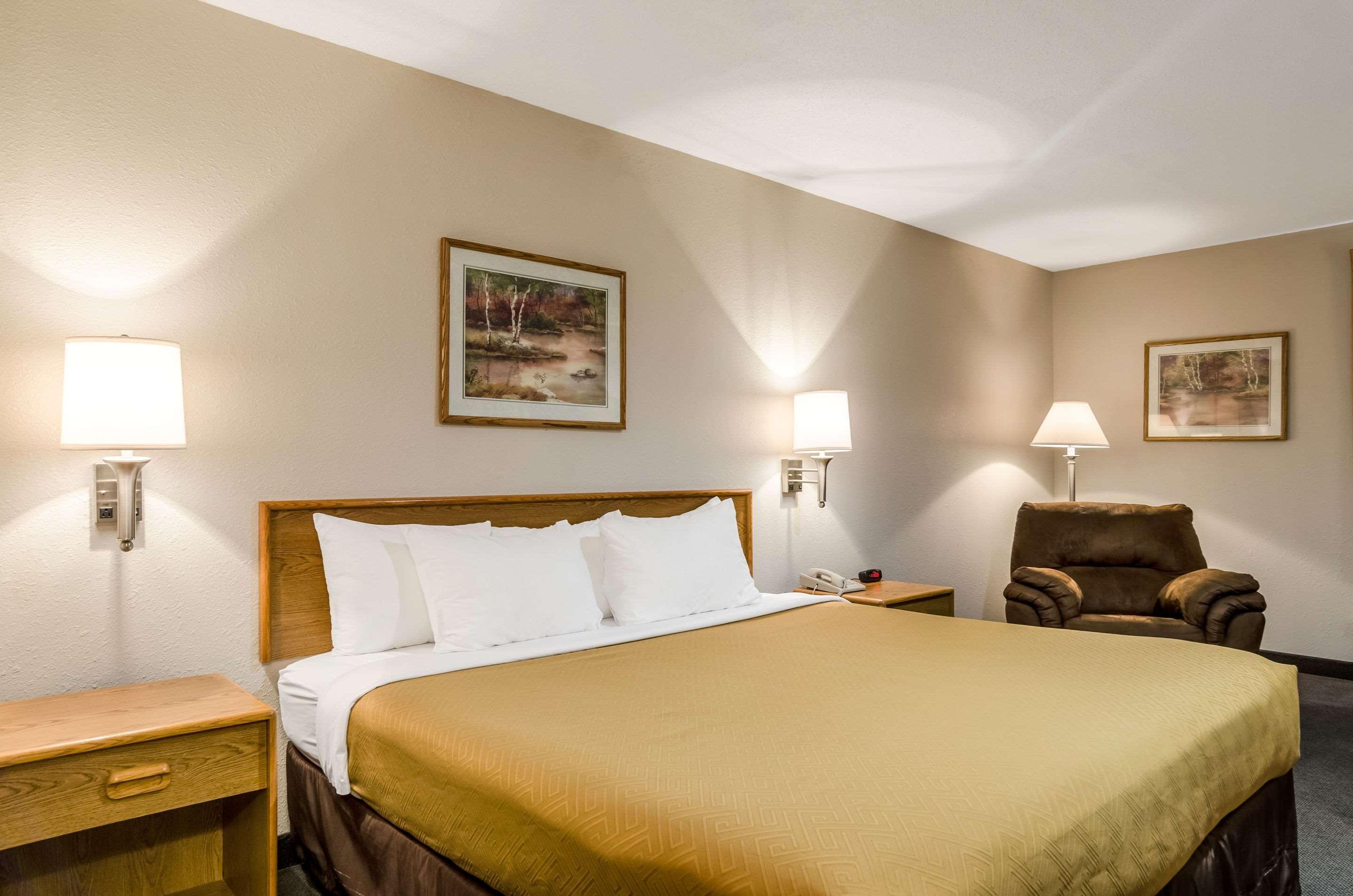 Rodeway Inn Ainsworth Экстерьер фото