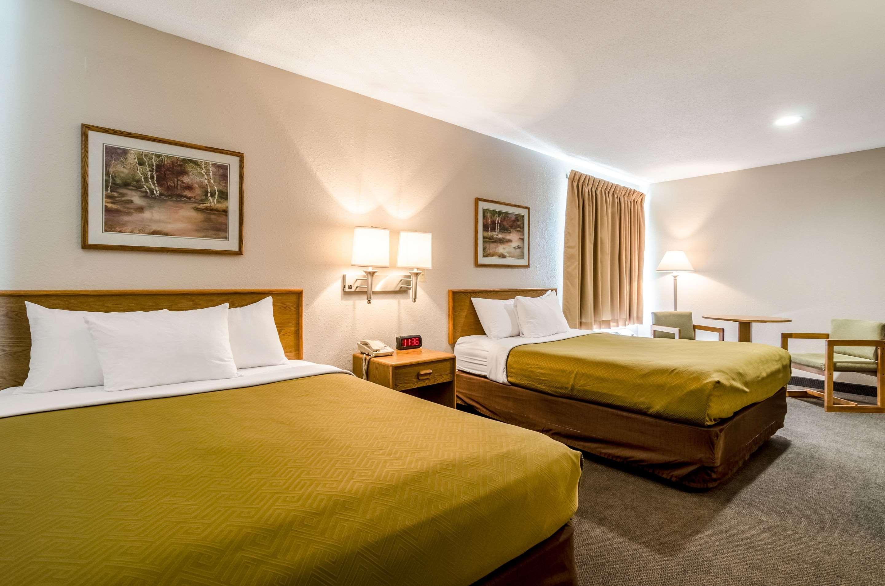 Rodeway Inn Ainsworth Экстерьер фото