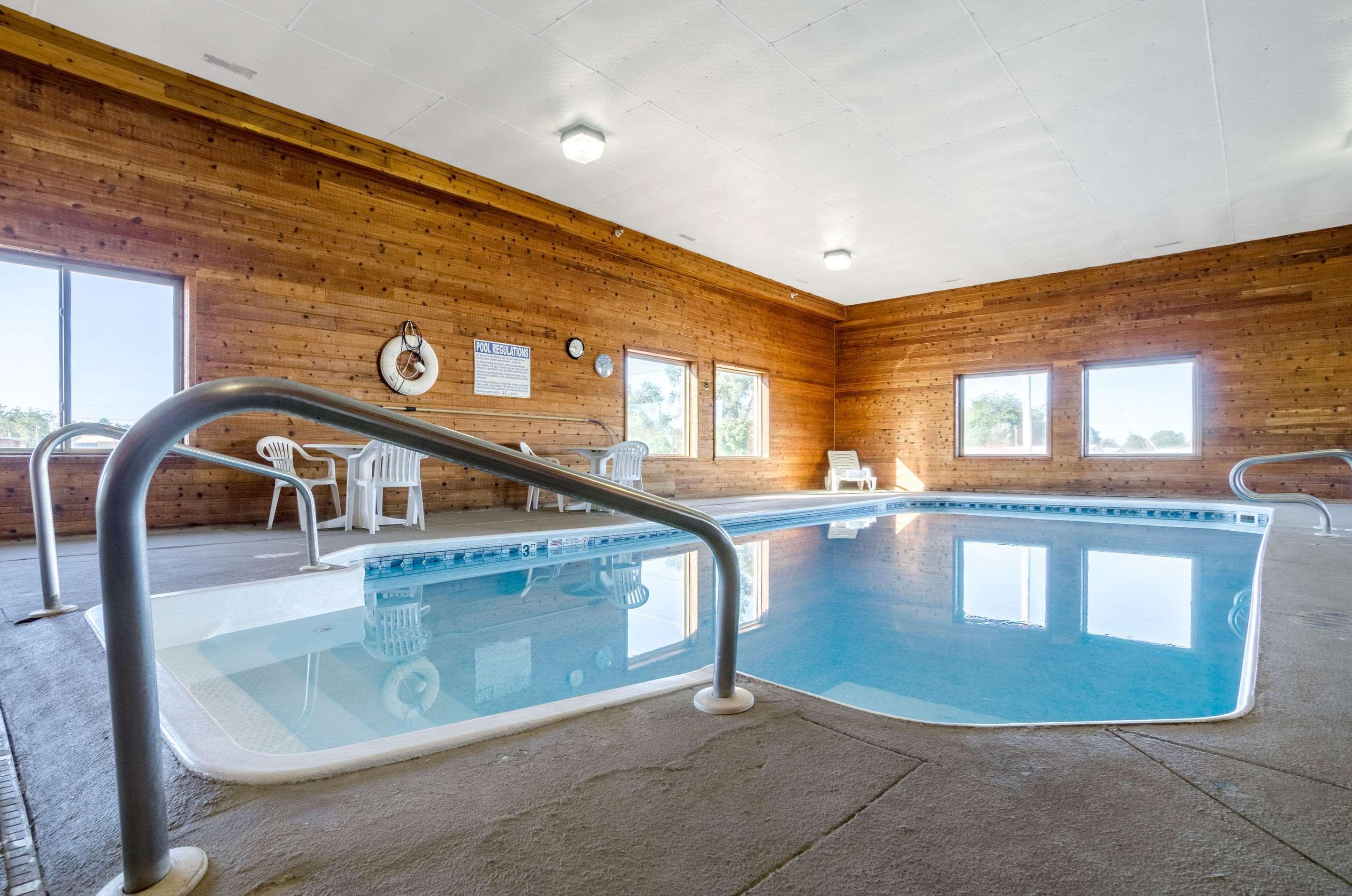 Rodeway Inn Ainsworth Экстерьер фото