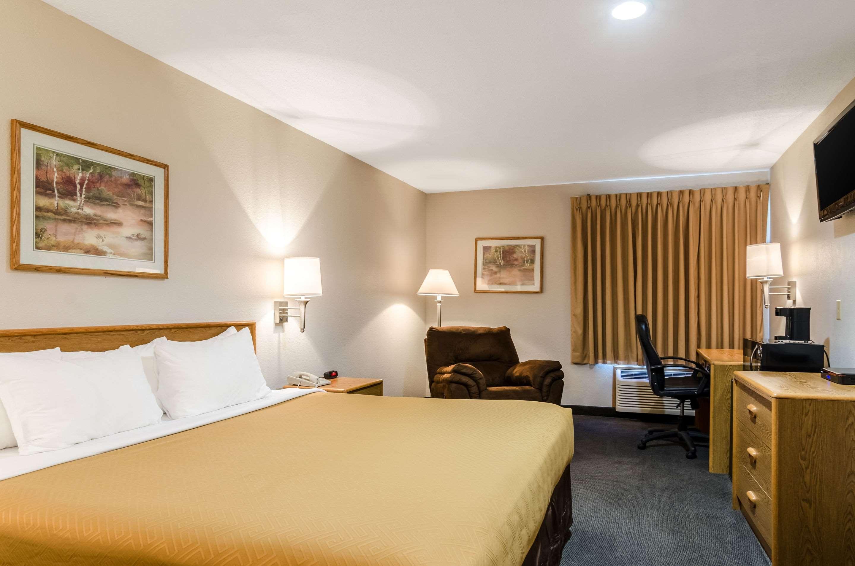 Rodeway Inn Ainsworth Экстерьер фото