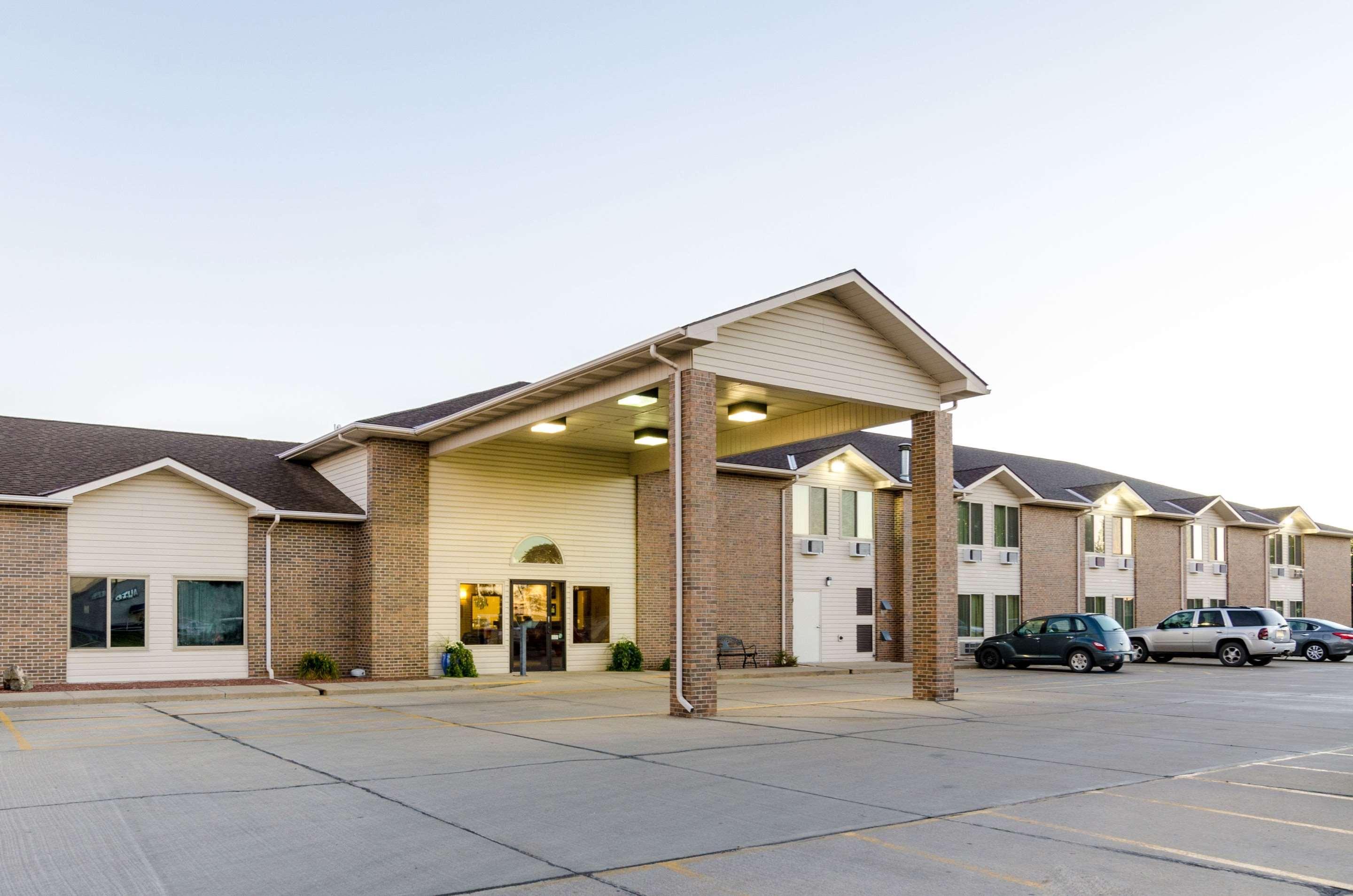 Rodeway Inn Ainsworth Экстерьер фото