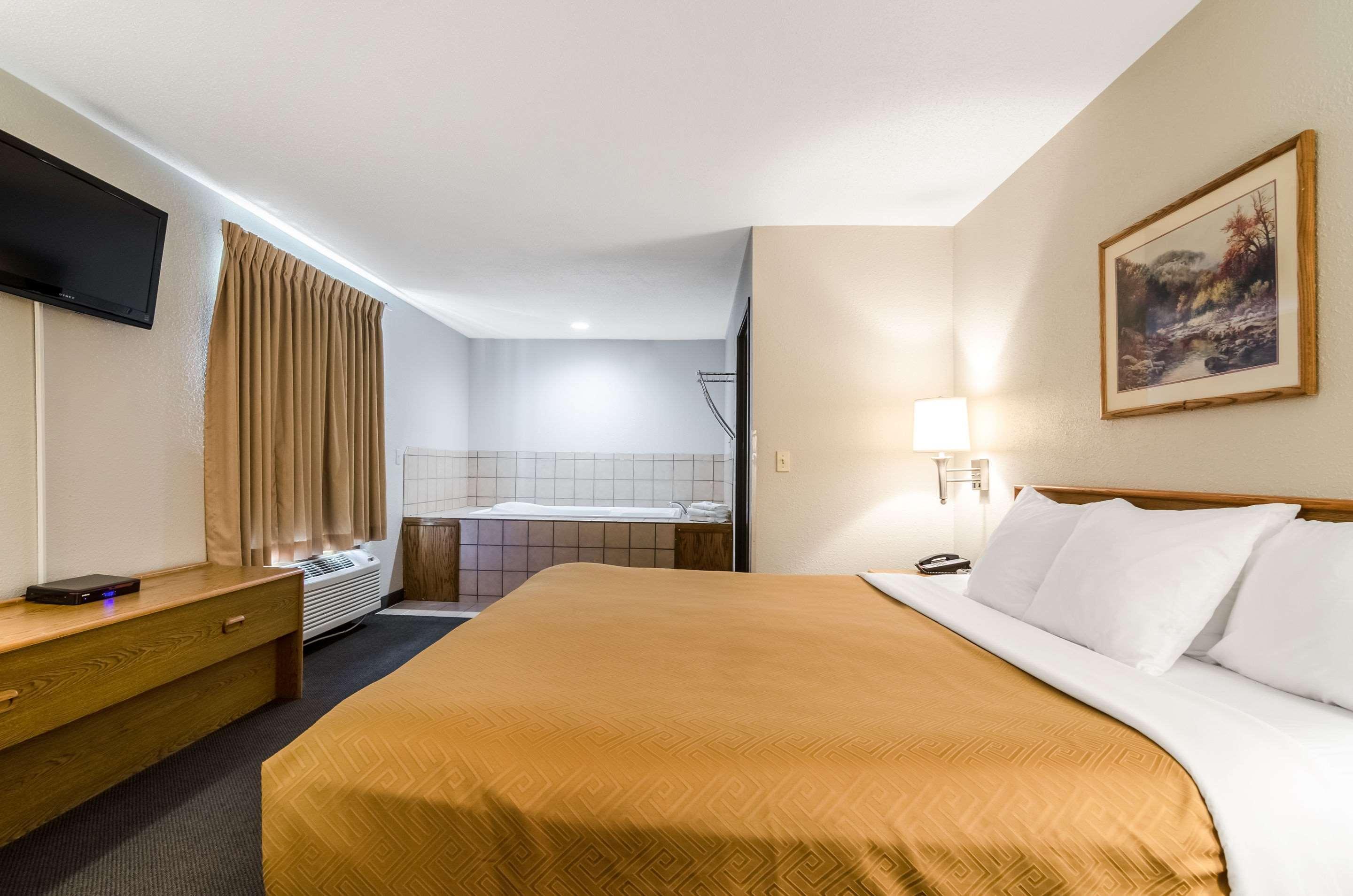 Rodeway Inn Ainsworth Экстерьер фото