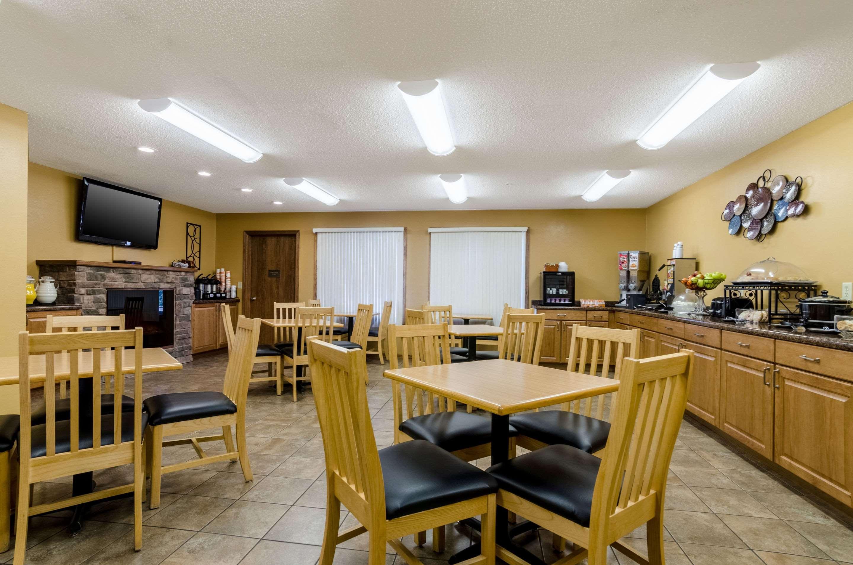 Rodeway Inn Ainsworth Экстерьер фото